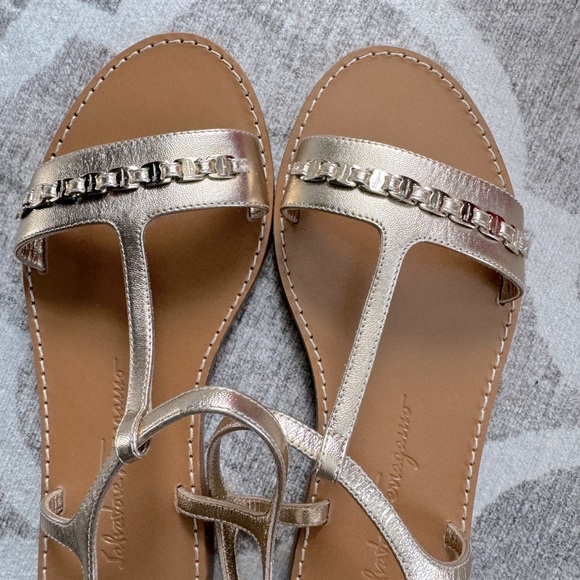 Brand new Salvatore Ferragamo engraved leather sandals 5.5 - Picture 7 of 11